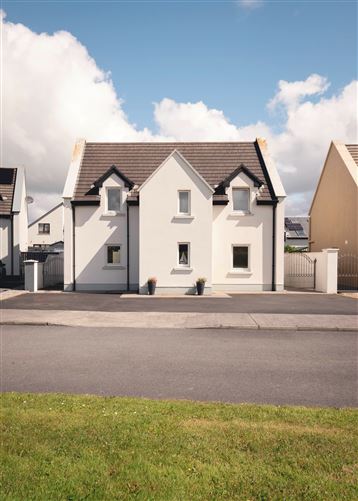 Photo 1 of 24 — 25 An Creag, Lahinch, Clare