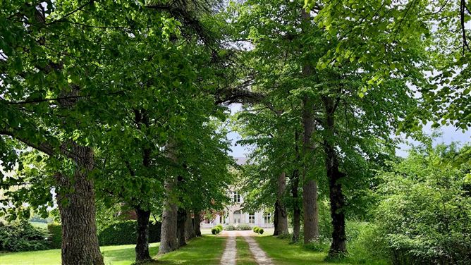 The Grand Chateau,Laugnac, Nouvelle-Aquitaine, France