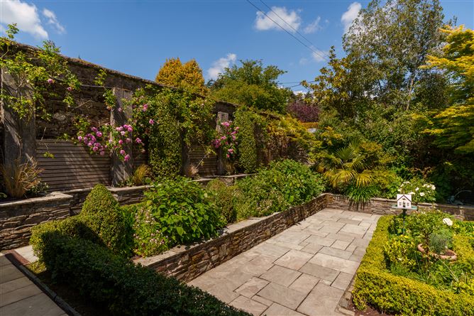https://photos-a.propertyimages.ie/media/6/4/1/4929146/21ab94d1-1fb5-4730-be06-5cc6b5631fea_l.jpg