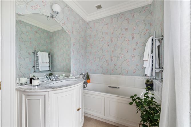 https://photos-a.propertyimages.ie/media/6/4/1/4929146/21ab94d1-1fb5-4730-be06-5cc6b5631fea_l.jpg