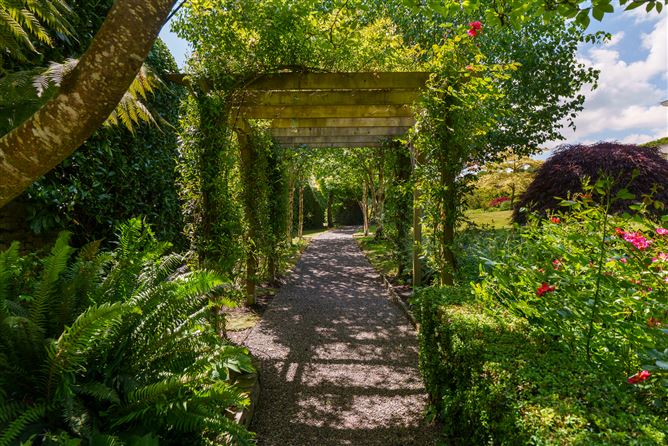 https://photos-a.propertyimages.ie/media/6/4/1/4929146/21ab94d1-1fb5-4730-be06-5cc6b5631fea_l.jpg