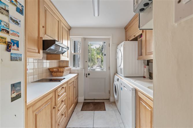 https://photos-a.propertyimages.ie/media/6/4/1/4929146/21ab94d1-1fb5-4730-be06-5cc6b5631fea_l.jpg