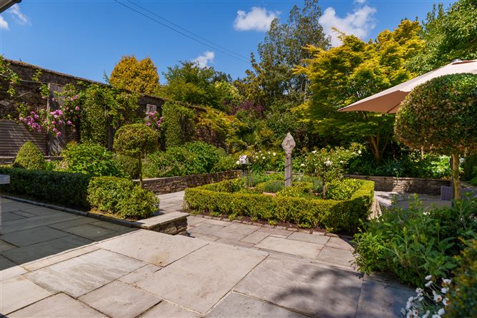 https://photos-a.propertyimages.ie/media/6/4/1/4929146/21ab94d1-1fb5-4730-be06-5cc6b5631fea_l.jpg