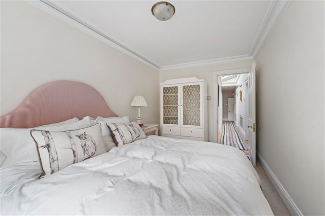https://photos-a.propertyimages.ie/media/6/4/1/4929146/21ab94d1-1fb5-4730-be06-5cc6b5631fea_l.jpg