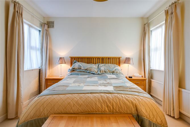 79 Shrewsbury Lawn, Cabinteely, Dublin 18