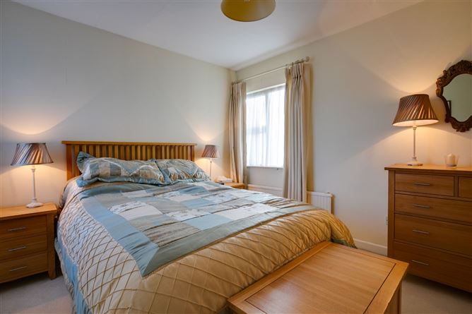 79 Shrewsbury Lawn, Cabinteely, Dublin 18