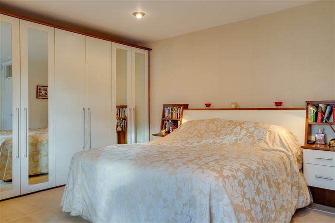 79 Shrewsbury Lawn, Cabinteely, Dublin 18