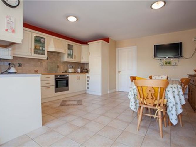 8 Carton Square,  Maynooth, Co Kildare, Maynooth, Kildare