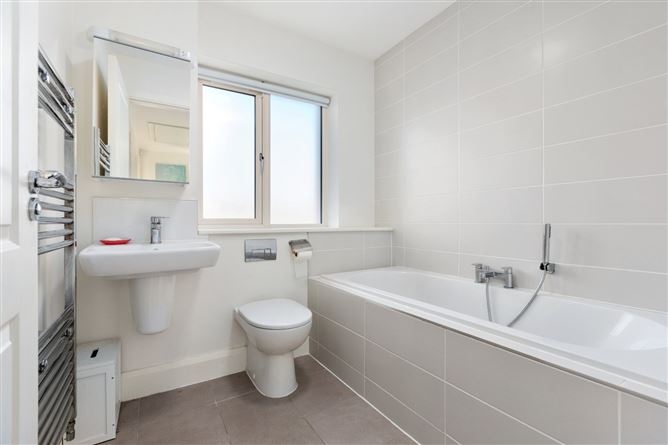 17 Belarmine View, Stepaside, Dublin 18