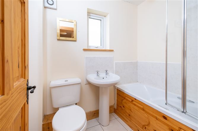 7 Radharc na Coille, St Joseph's Road, Portumna, Co. Galway