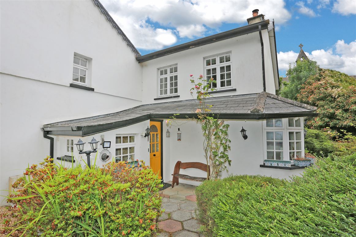 Secret Hideaway, 6 Castle Street, Castleconnell, Co. Limerick