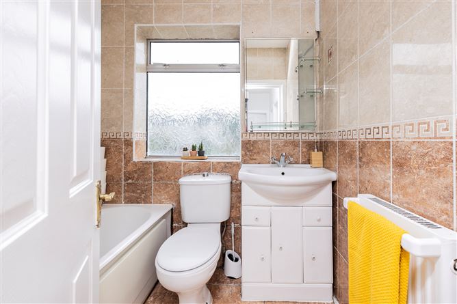 36 COLLINS PARK, Beaumont, Dublin 9