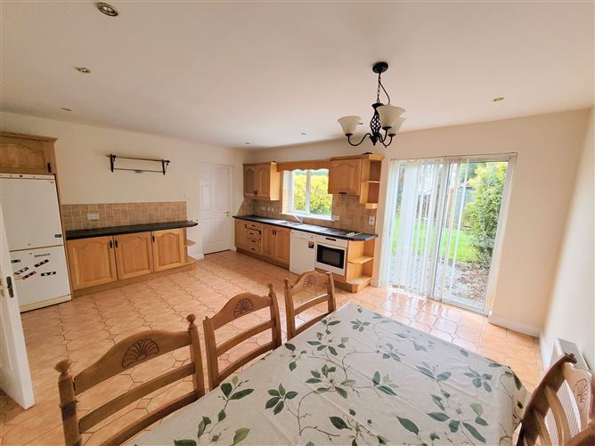 21 Rosemount Heights, Cahir, Tipperary