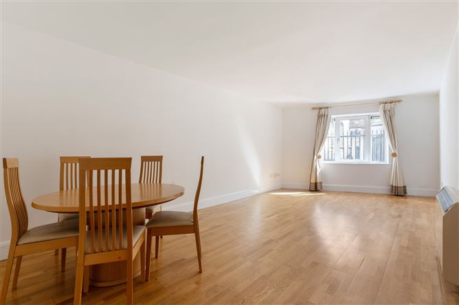 5 Adelaide Square, Whitefriar Street, Dublin 8