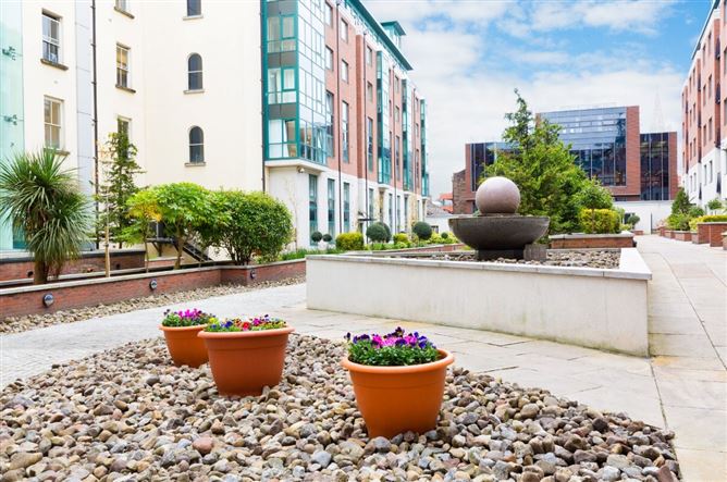 5 Adelaide Square, Whitefriar Street, Dublin 8