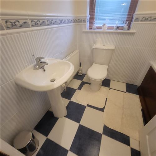 14 Earls Court Lough Rynn, Mohill, Leitrim