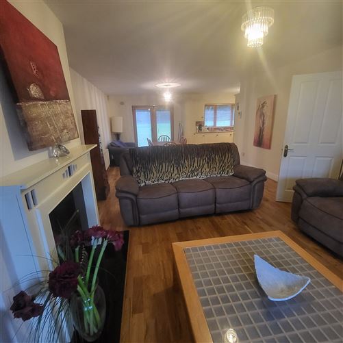 14 Earls Court Lough Rynn, Mohill, Leitrim