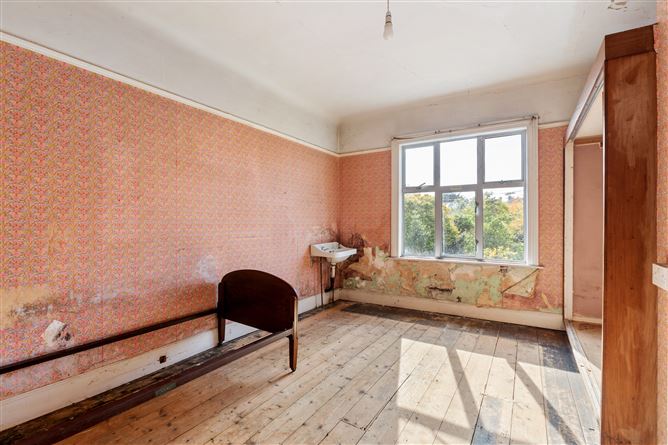 https://photos-a.propertyimages.ie/media/6/4/5/4960546/40c83d1e-2c04-4270-84d6-69fe9a2d5e43_l.jpg