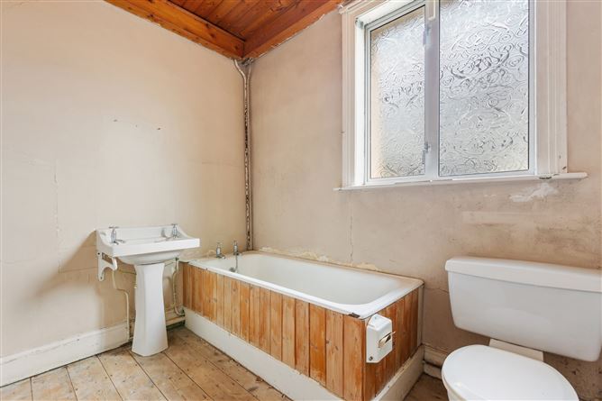 https://photos-a.propertyimages.ie/media/6/4/5/4960546/40c83d1e-2c04-4270-84d6-69fe9a2d5e43_l.jpg