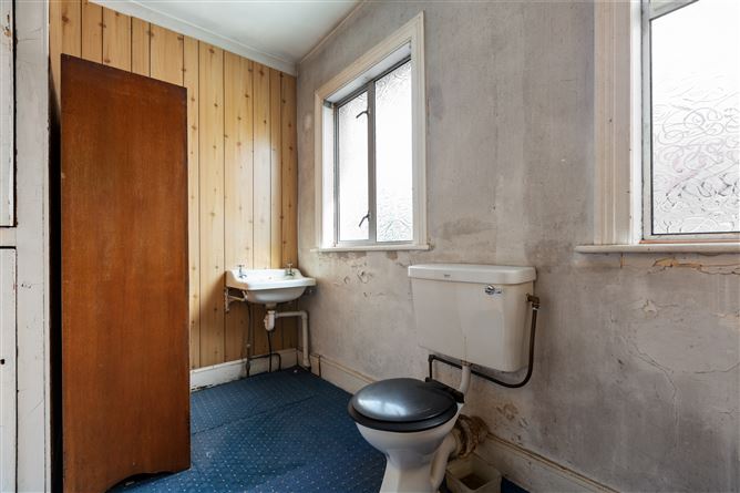 https://photos-a.propertyimages.ie/media/6/4/5/4960546/40c83d1e-2c04-4270-84d6-69fe9a2d5e43_l.jpg