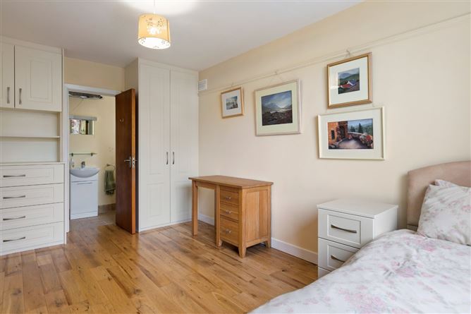 44 South Park, Foxrock, Dublin 18