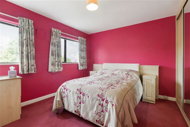 44 South Park, Foxrock, Dublin 18