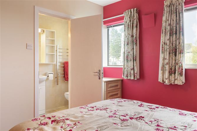 44 South Park, Foxrock, Dublin 18