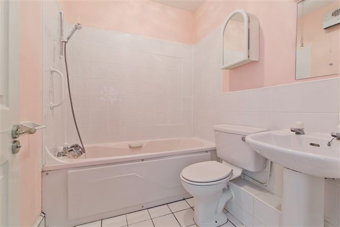25 Castle Gate, Lord Edward Street, Dublin 2
