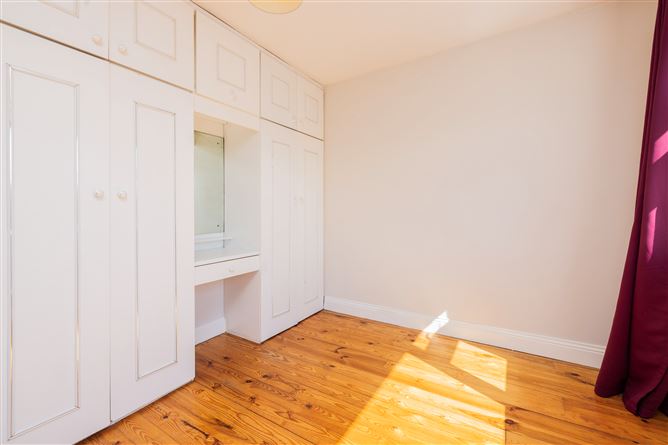 https://photos-a.propertyimages.ie/media/6/4/6/4996646/c9b38c96-f432-40bb-ac6d-ba415954f78e_l.jpg