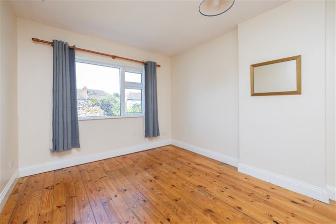 https://photos-a.propertyimages.ie/media/6/4/6/4996646/c9b38c96-f432-40bb-ac6d-ba415954f78e_l.jpg