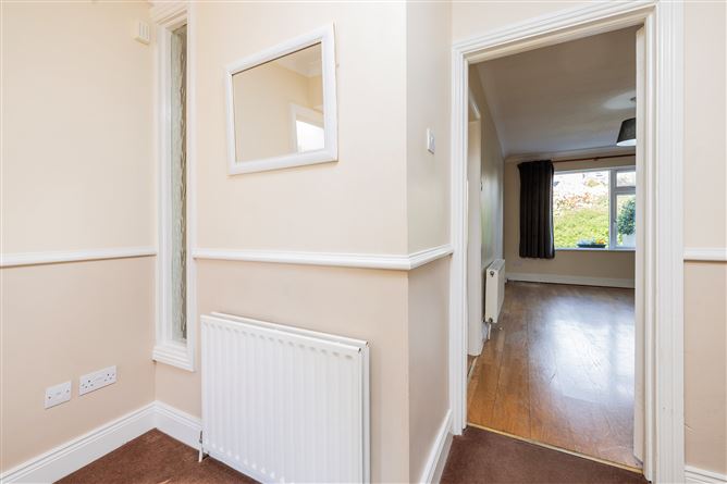 https://photos-a.propertyimages.ie/media/6/4/6/4996646/c9b38c96-f432-40bb-ac6d-ba415954f78e_l.jpg