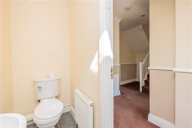 https://photos-a.propertyimages.ie/media/6/4/6/4996646/c9b38c96-f432-40bb-ac6d-ba415954f78e_l.jpg