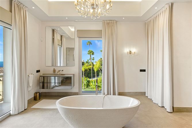 Photo 7 of 30 — Marbella, Marbella Golden Mile, Sierra Blanca, Spain