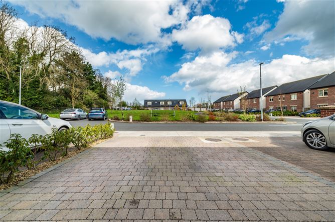 https://photos-a.propertyimages.ie/media/6/4/7/5002746/8492e0ad-4418-41fb-ac00-92afa4ad2269_l.jpg