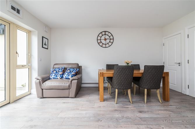 https://photos-a.propertyimages.ie/media/6/4/7/5002746/8492e0ad-4418-41fb-ac00-92afa4ad2269_l.jpg