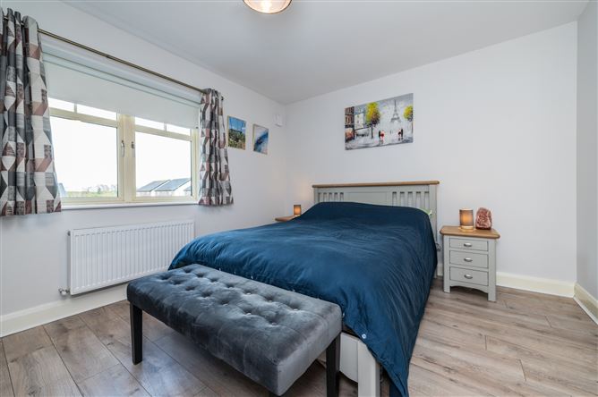https://photos-a.propertyimages.ie/media/6/4/7/5002746/8492e0ad-4418-41fb-ac00-92afa4ad2269_l.jpg