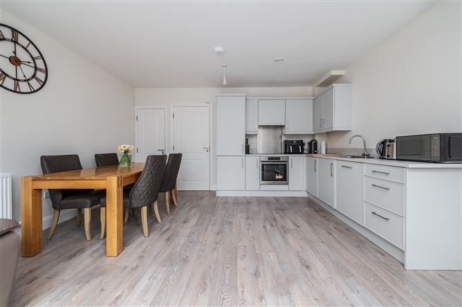https://photos-a.propertyimages.ie/media/6/4/7/5002746/8492e0ad-4418-41fb-ac00-92afa4ad2269_l.jpg