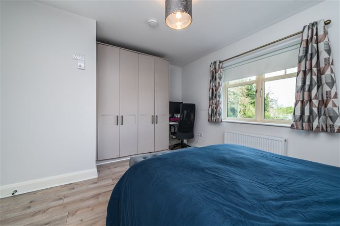 https://photos-a.propertyimages.ie/media/6/4/7/5002746/8492e0ad-4418-41fb-ac00-92afa4ad2269_l.jpg