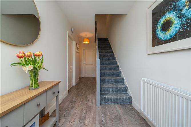 https://photos-a.propertyimages.ie/media/6/4/7/5002746/8492e0ad-4418-41fb-ac00-92afa4ad2269_l.jpg