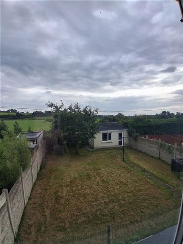 https://photos-a.propertyimages.ie/media/6/4/7/5004746/b7de9f2e-c9d9-4e51-82e9-71c1330bbb70_l.jpg