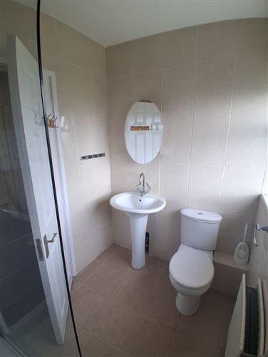 https://photos-a.propertyimages.ie/media/6/4/7/5004746/b7de9f2e-c9d9-4e51-82e9-71c1330bbb70_l.jpg