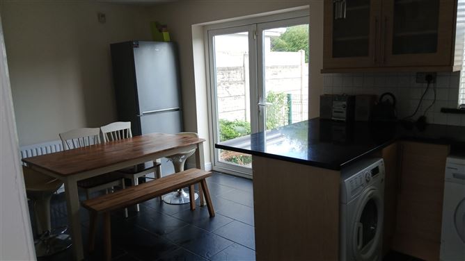 https://photos-a.propertyimages.ie/media/6/4/7/5004746/b7de9f2e-c9d9-4e51-82e9-71c1330bbb70_l.jpg