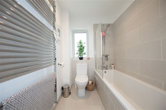 6 The Glen, Carrickmines Manor, Glenamuck Road, Carrickmines, Dublin