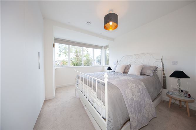 6 The Glen, Carrickmines Manor, Glenamuck Road, Carrickmines, Dublin