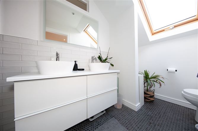6 The Glen, Carrickmines Manor, Glenamuck Road, Carrickmines, Dublin