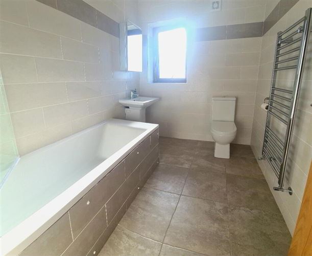 27 Glas Na Habhainn, Attirory, Carrick On Shannon, Leitrim