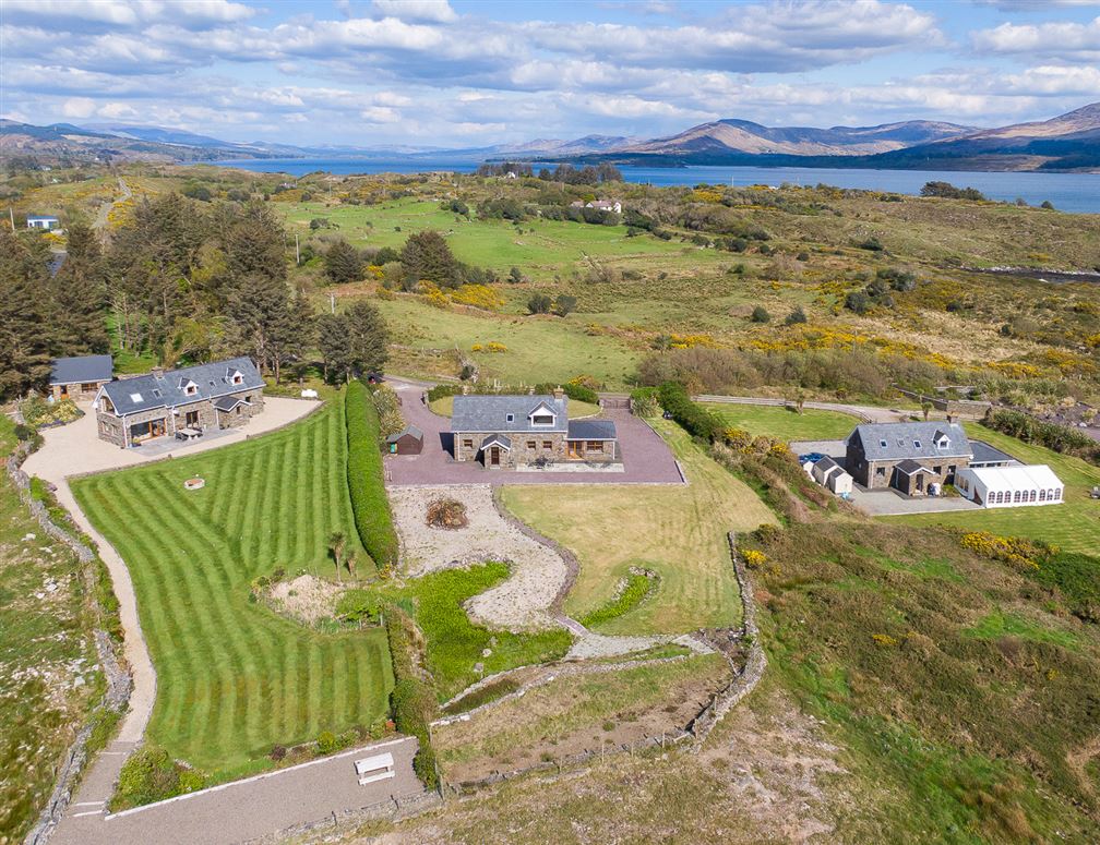 Carrig Fada House, 2 Rossmore Island, Tahilla, Sneem, Co. Kerry Carrig Fada House, 2 Rossmore Island, Tahilla, Sneem, Co. Kerry