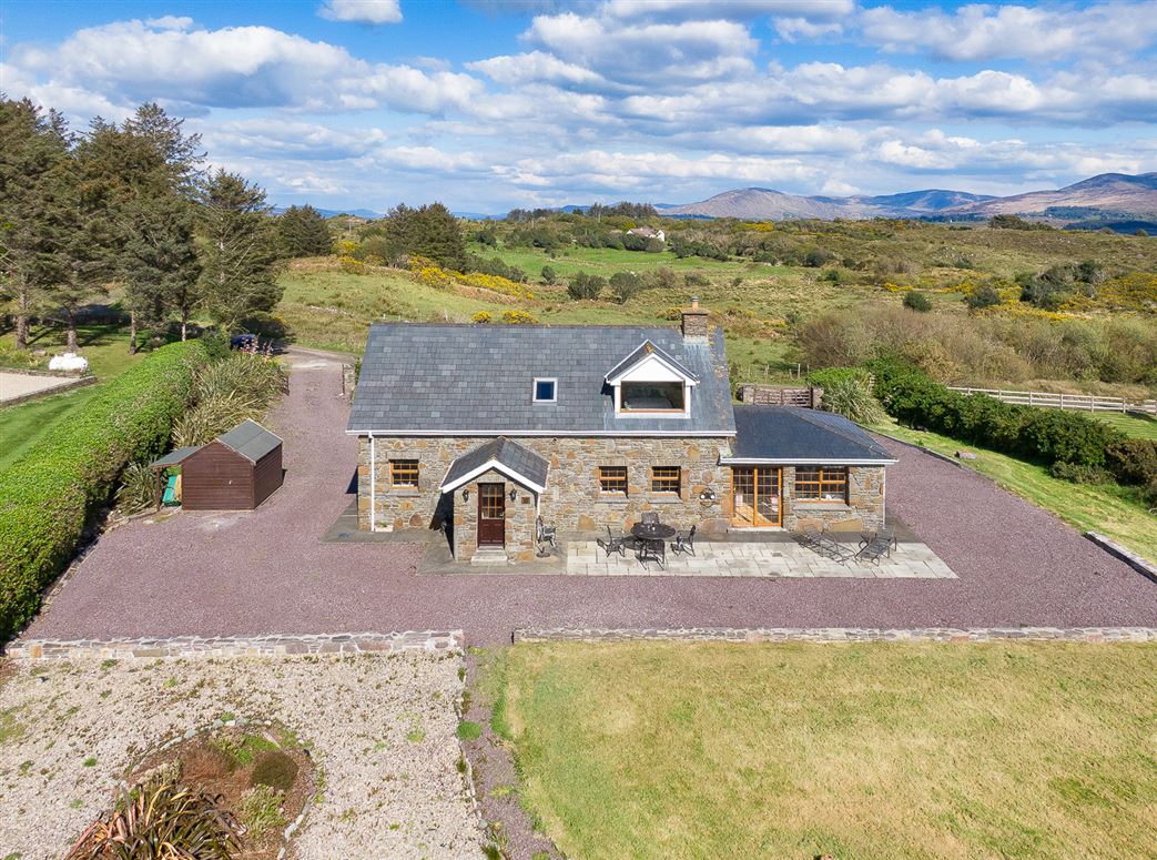 Carrig Fada House, 2 Rossmore Island, Tahilla, Sneem, Co. Kerry Carrig Fada House, 2 Rossmore Island, Tahilla, Sneem, Co. Kerry