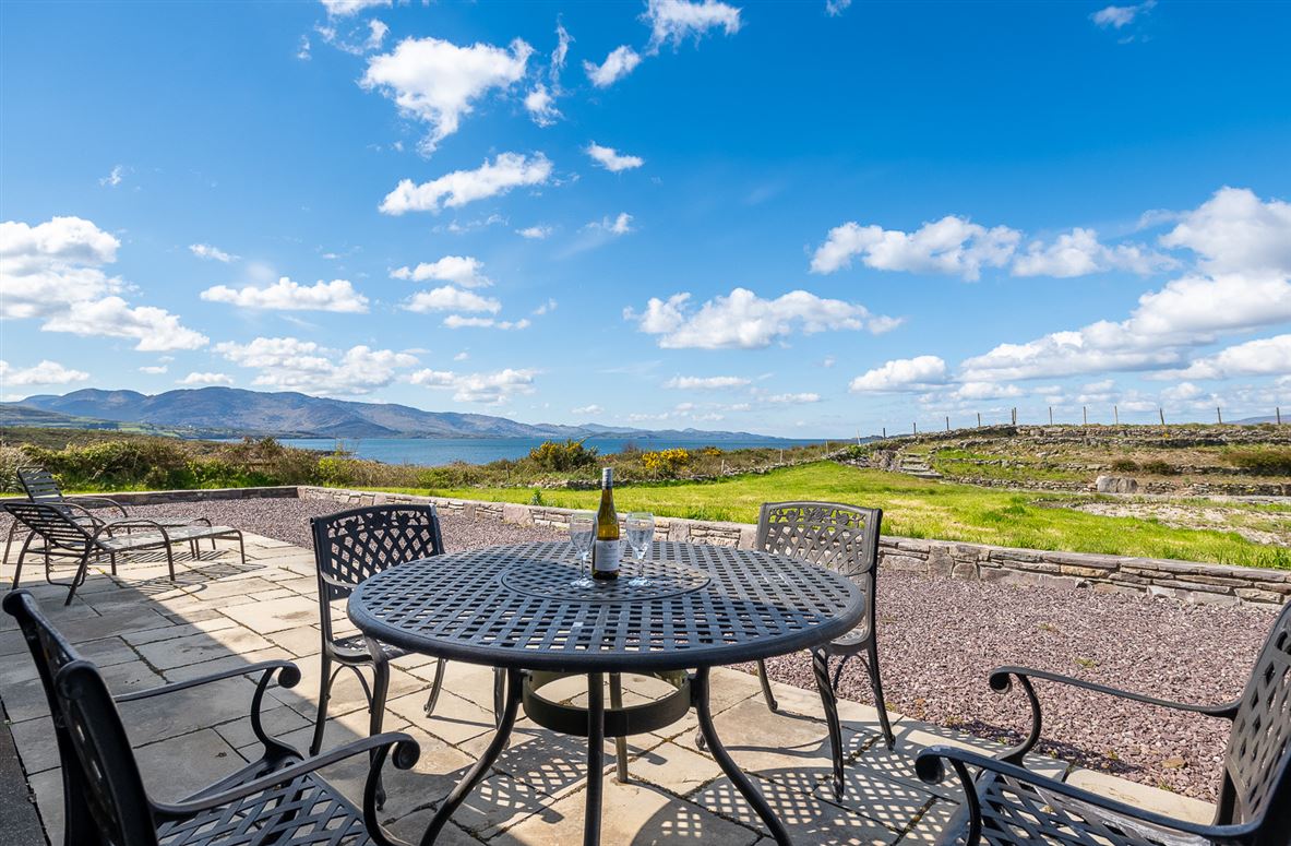 Carrig Fada House, 2 Rossmore Island, Tahilla, Sneem, Co. Kerry Carrig Fada House, 2 Rossmore Island, Tahilla, Sneem, Co. Kerry