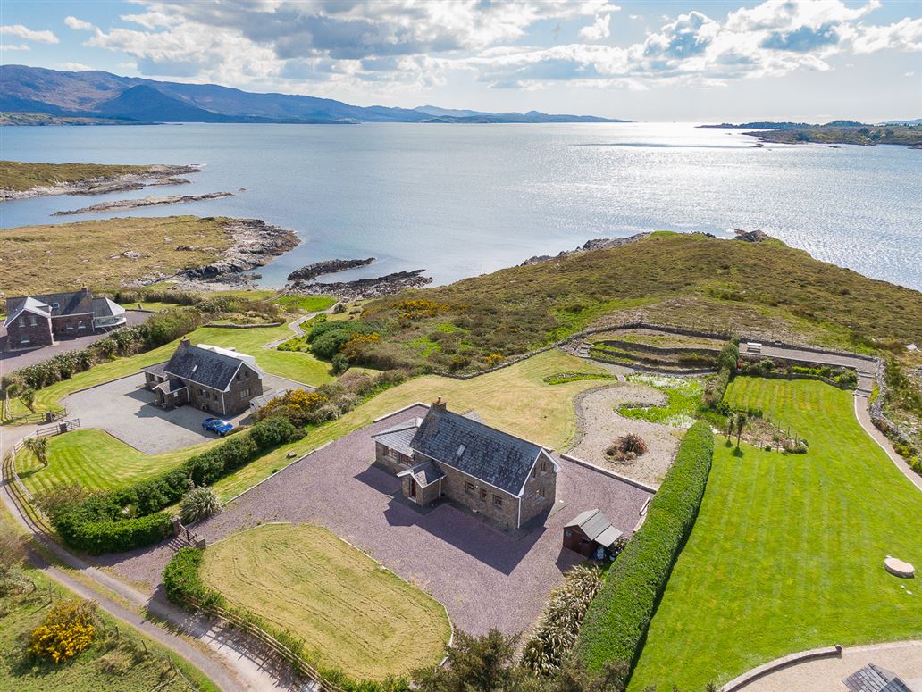 Carrig Fada House, 2 Rossmore Island, Tahilla, Sneem, Co. Kerry Carrig Fada House, 2 Rossmore Island, Tahilla, Sneem, Co. Kerry